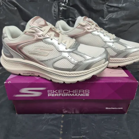 BOXED PAIR OF SKECHERS GO RUN CONSISTENT 2.0 VOLT LACE UP TRAINERS IN WHITE/SILVER/COPPER SIZE 5.5