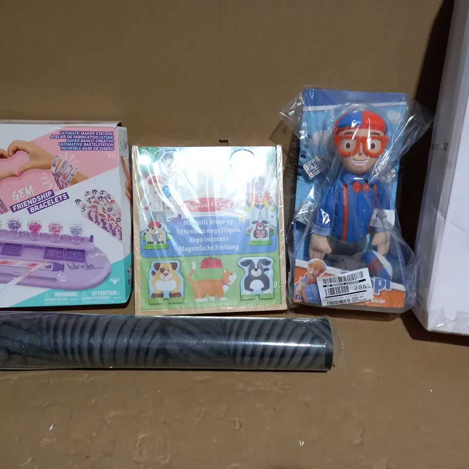 LOT OF APPROX 10 ASSORTED HOUSEHOLD ITEMS TO INCLUDE BLINGLE BANDS, BLACK PAOLETTI WALLPAPER, BLIPPI BUDDY TOY, ETC
