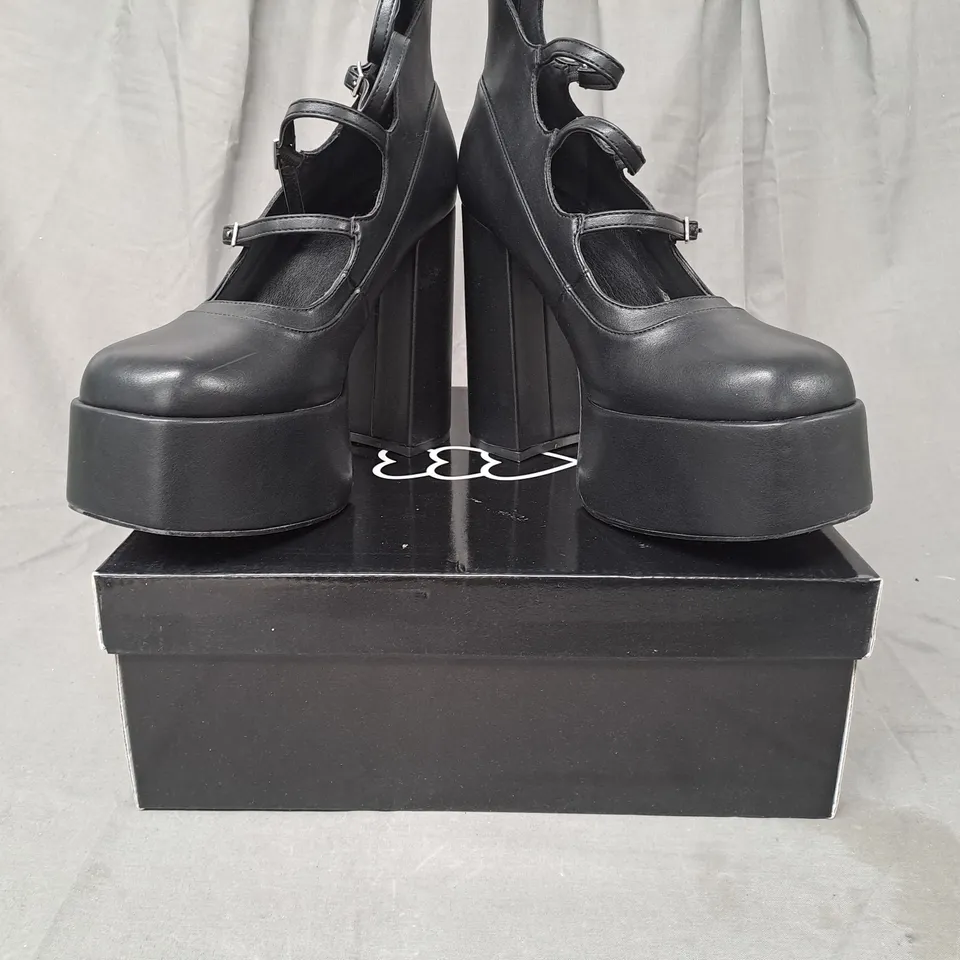 BOXED PAIR OF KOI GURREN STRAPPY PLATFORM HEELS IN BLACK UK SIZE 8
