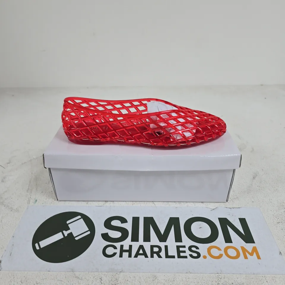 BOXED PAIR OF ROCHA SHOES IN RED - UK 7