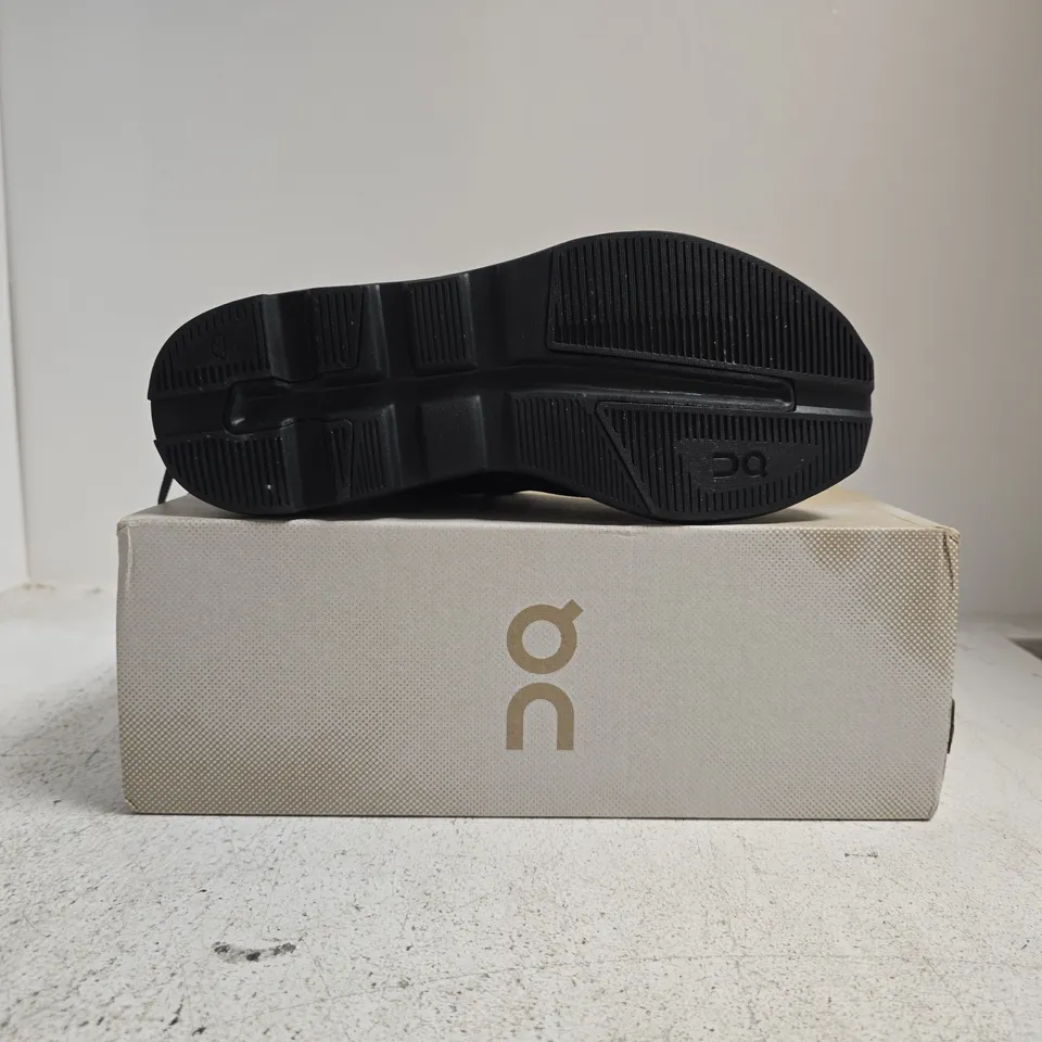 BOXED PAIR OF ON CLOUDZONE TRAINERS IN BLACK SIZE UK 8