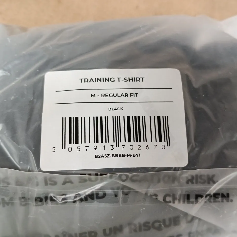 GYMSHARK TRAINING T-SHIRT, SIZE M, REGULAR FIT, BLACK