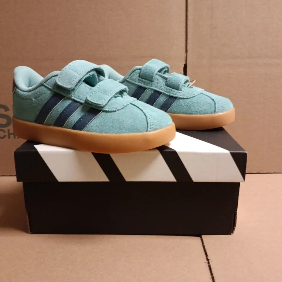 BOXED PAIR OF ADIDAS KID'S COURT 3.0 SHOES IN BLUE/NAVY SIZE UK 8