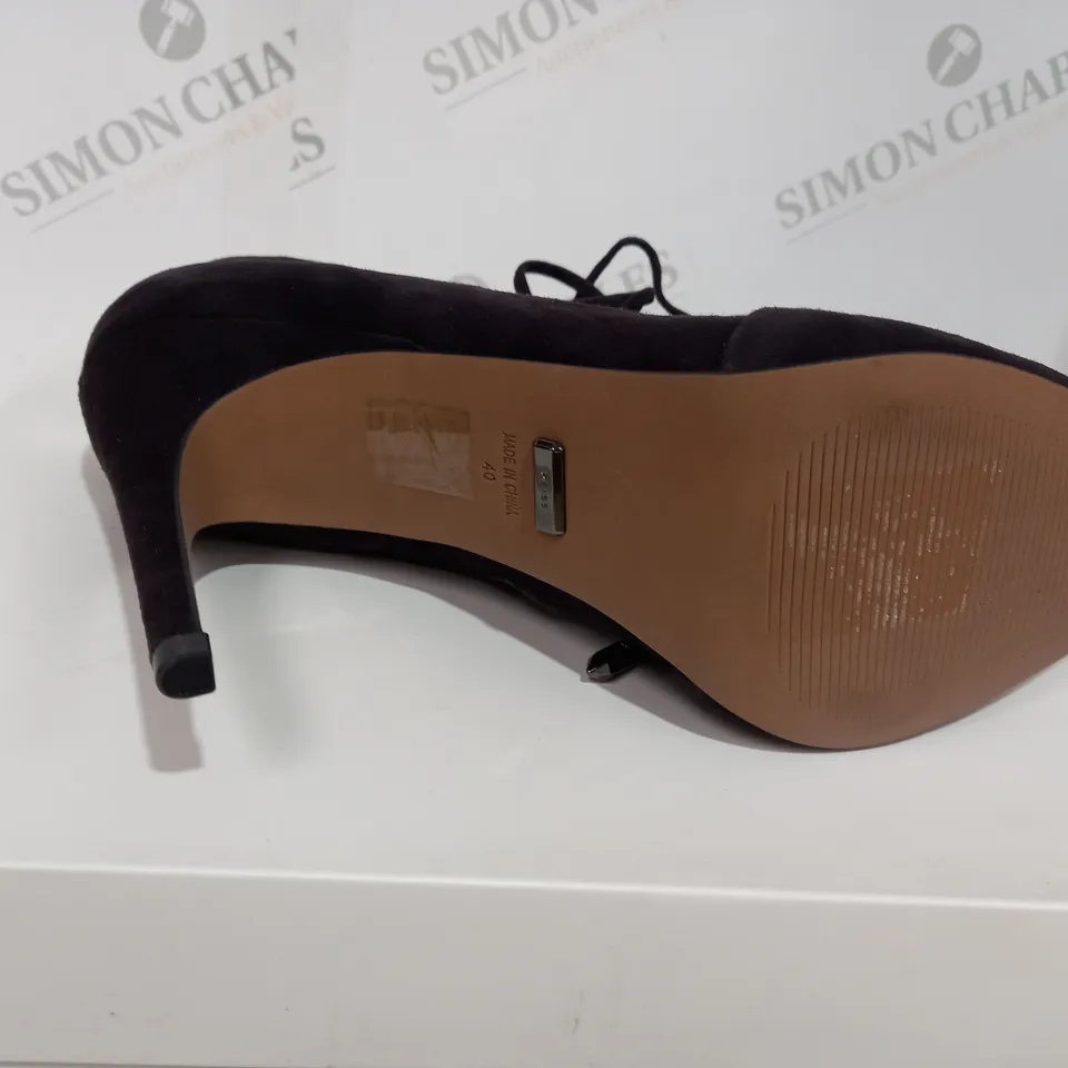 BOXED REISS SUEDE CHOCOLATE BOOT HEELS - SIZE 7