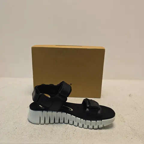 ECCO GRUUV SANDAL – BLACK, UK 8–8.5 (EU 42) – BOXED