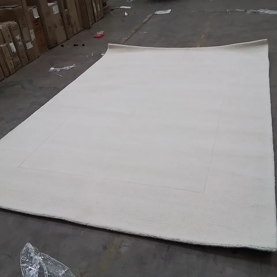 QUALITY DESIGNER AREA RUG APPROXIMATELY 300X200CM