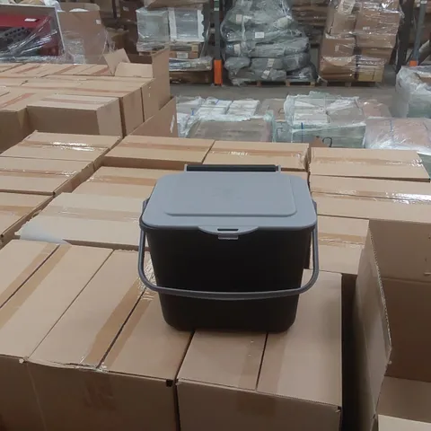 PALLET CONTAINING A VERY LARGE QUANTITY OF