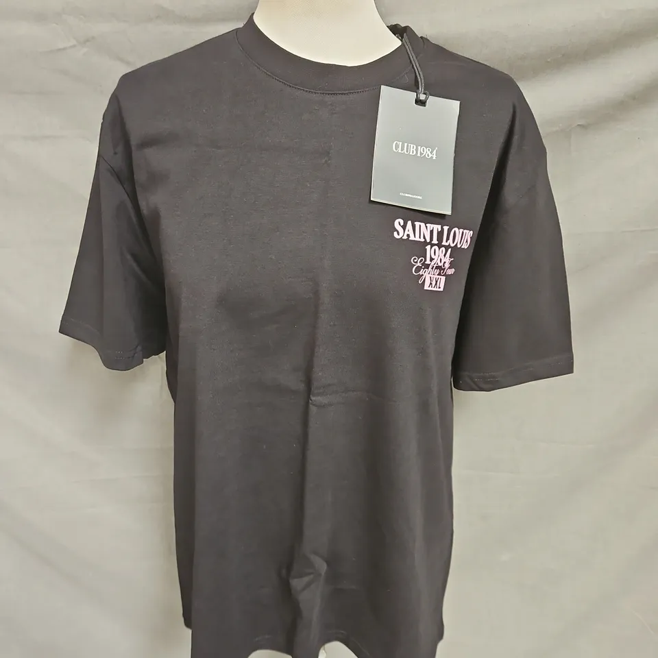 CLUB 1984 SAINT LOUIS GRAPHIC TSHIRT IN BLACK/PINK SIZE M