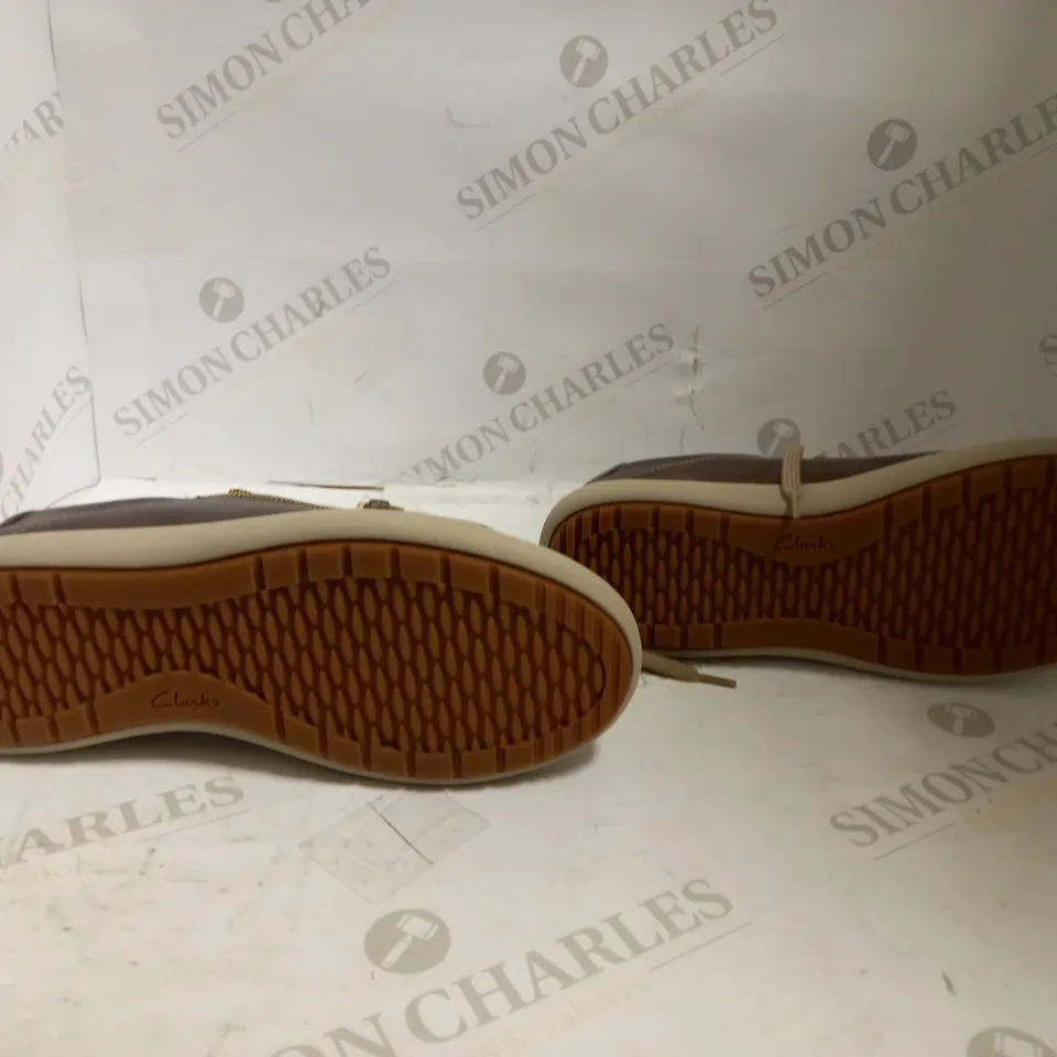 CLARKS NALLE LACE BRONZE METALLIC - UK 6 