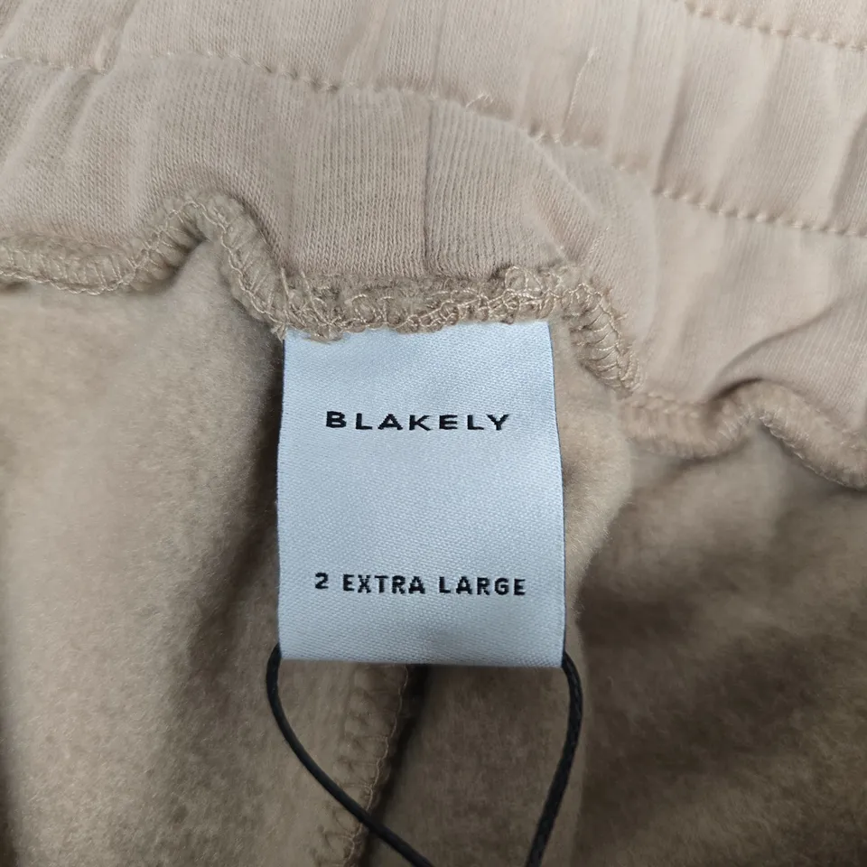 BLAKELY BEIGE SHORTS, 2XL (US) – TAG ATTACHED