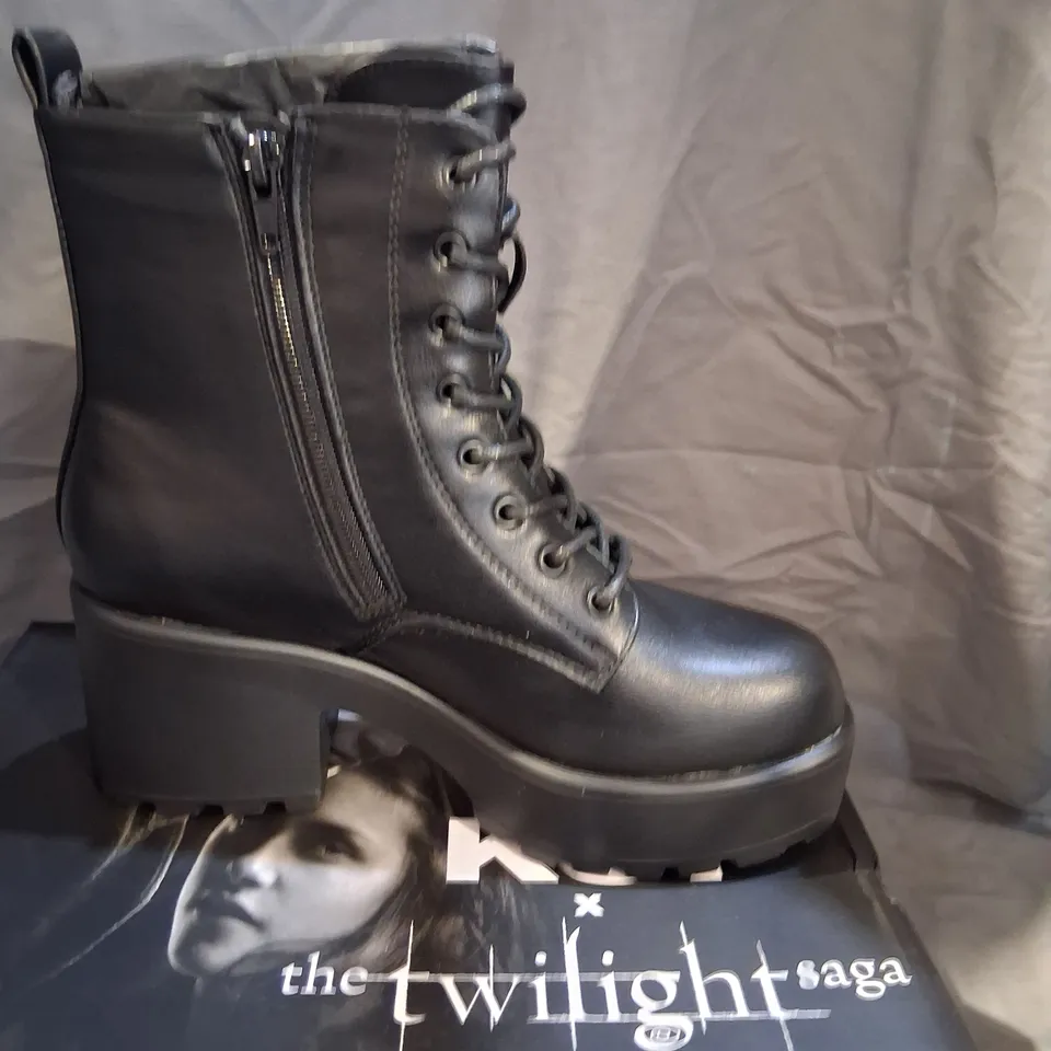 BRAND NEW BOXED KOI X THE TWILIGHT SAGA TEAM CHARLIE MILITARY BOOTS SIZE 6