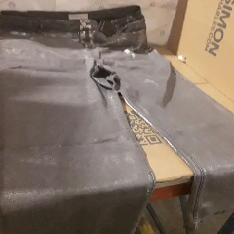 BOXED BRAND NEW JDWILLIAMS DENIM METALLIC WIDE JEANS SIZE 26 SILVER COLOUR APPROXIMATELY 7 PIECES 