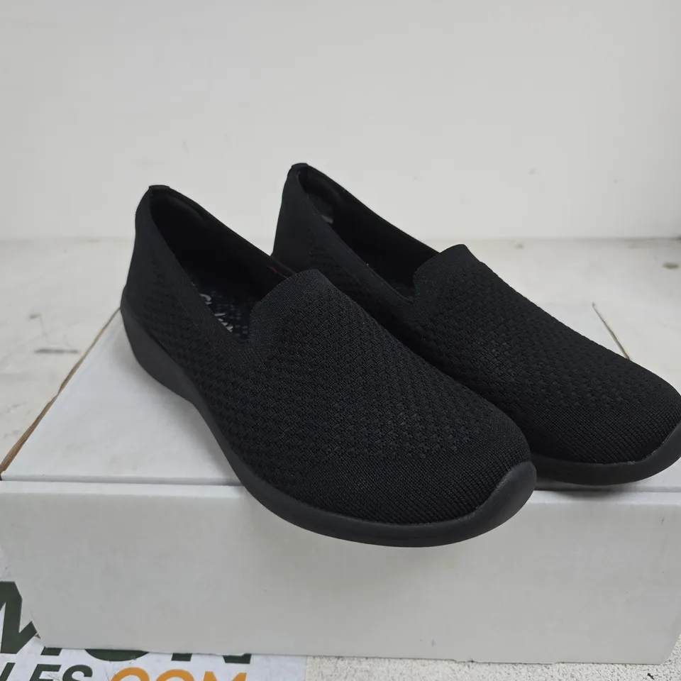 SKECHERS ARYA CLEAR SKIES KNIT LOAFER BLACK UK 6 BOXED