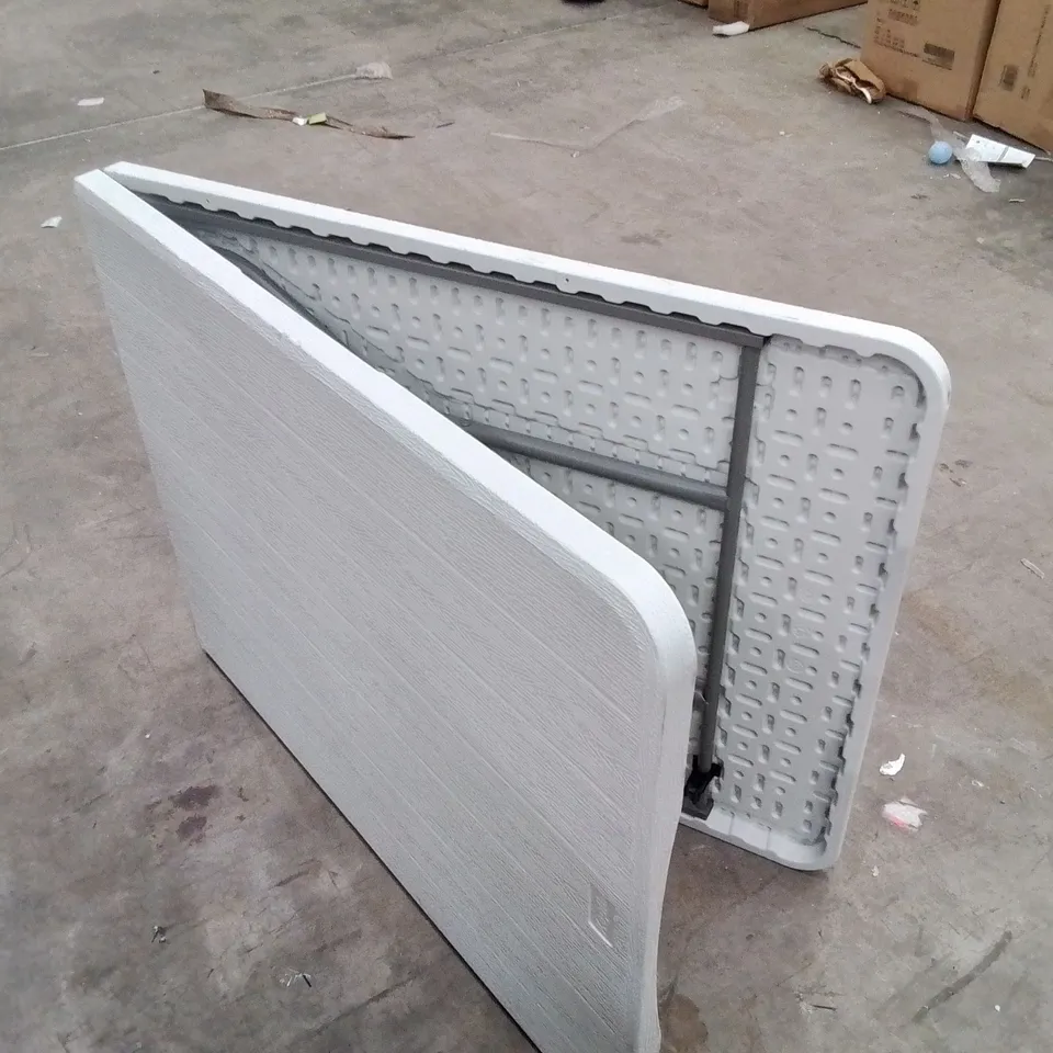 6FT FOLDING TABLE