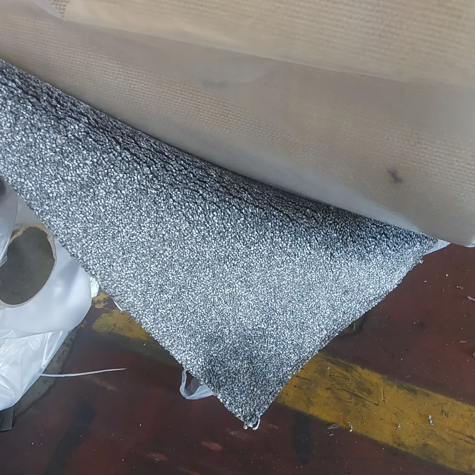 ROLL OF QUALITY CLASSIC CHARM ACTIONBAC CARPET - APPROXIMATELY 7.87 x 5m