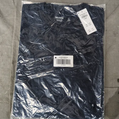 BAGGED HOLLISTER CLASSIC FIT T-SHIRT IN NAVY SIZE XL