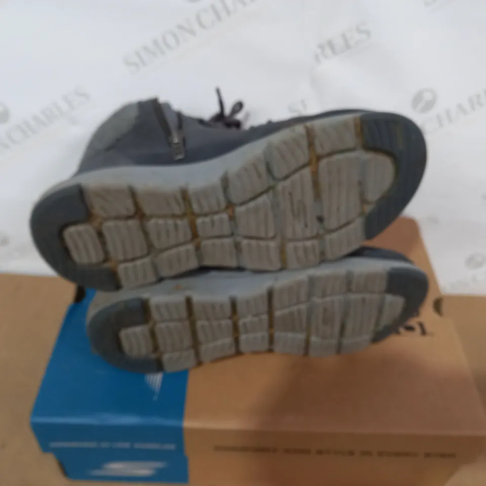 BOXED PAIR OF SKECHERS - SIZE 7