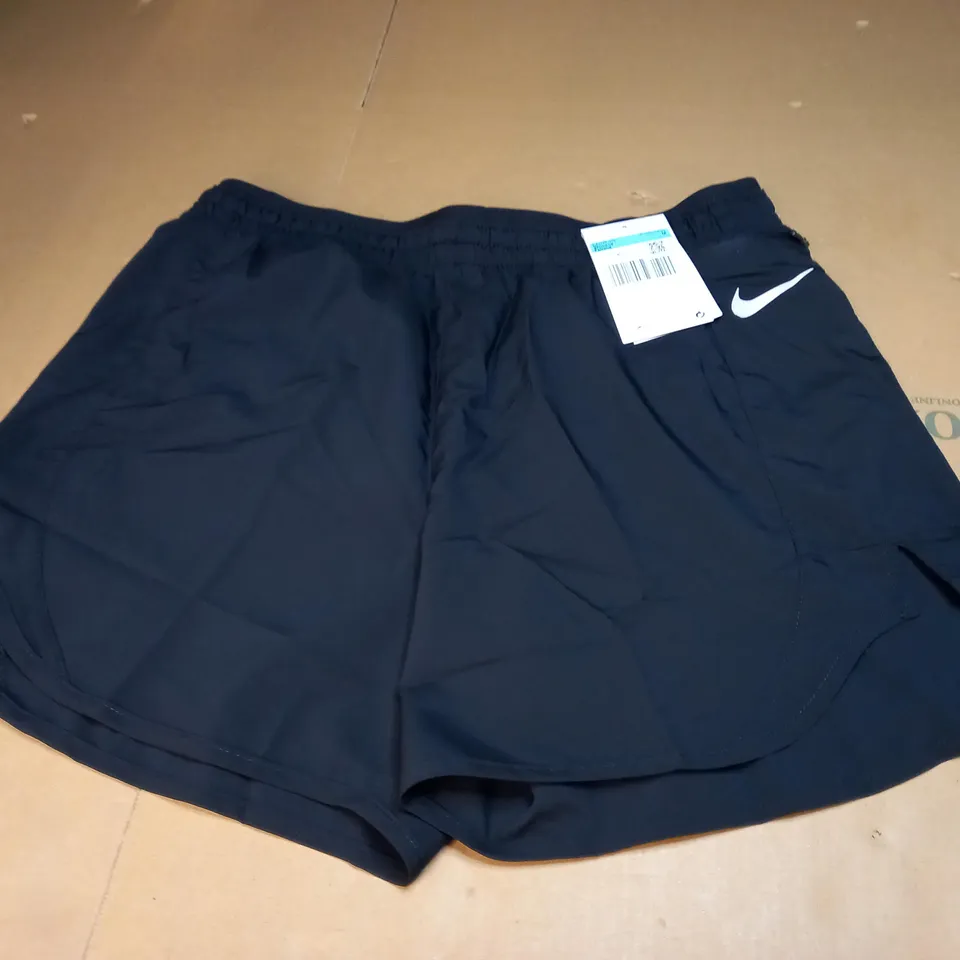 WOMENS NIKE LOGO HIGH SHORTS SIZE M