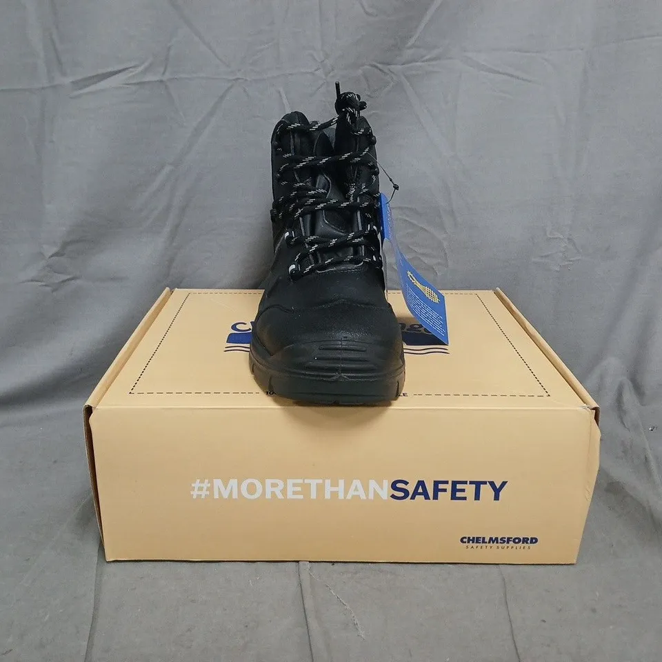 BOXED PAIR OF CHELMER RANGE BCR918 BASILDON SAFETY BOOTS IN BLACK SIZE UK 10