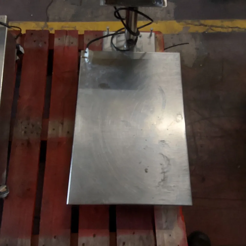 AVERY WEIGHT-TRONIX E1010 COMMERCIAL SCALE