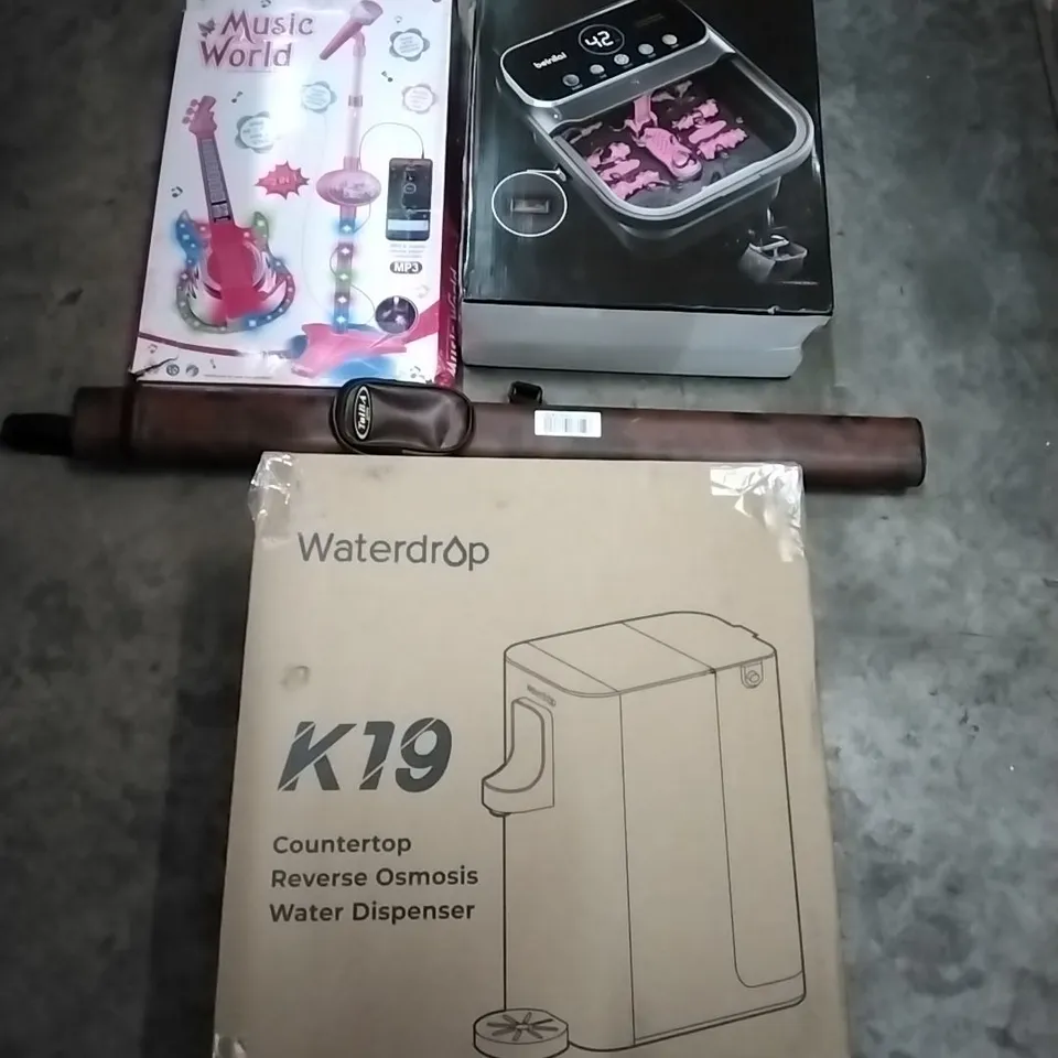 PALLET OF HOUSEHOLD ITEMS TO INCLUDE MUSIC WORLD GUITAR AND MICROPHONE PLAY SET,FOOTSPA,POOL CUE AND CASE,WATER DISPENSER AND OTHER ASSORTED...