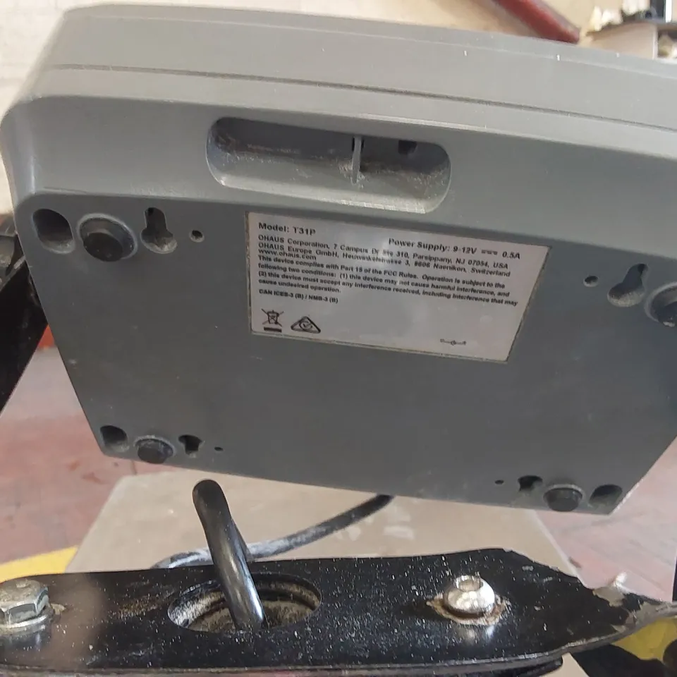 OHAUS DEFENDER 3000 T31P PORTABLE SCALE
