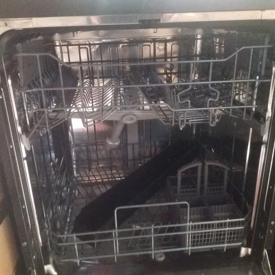 HISENSE HS622E90WUK FREESTANDING STANDARD DISHWASHER 85CM HIGH - E RATED, 24×23×33 INCHES (L X W X H)