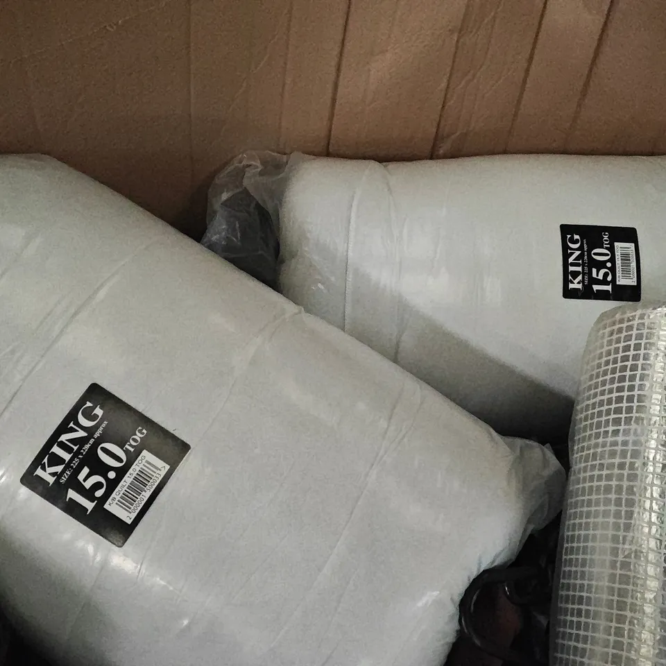 PALLET OF ASSORTED HOUSEHOLD AND CLOTHING ITEMS TO INCLUDE 15TOG DUVETS, CLOTHES AIRER, VARIOUS CLOTHING ITEMS AND WARHAMMER MAGAZINES 