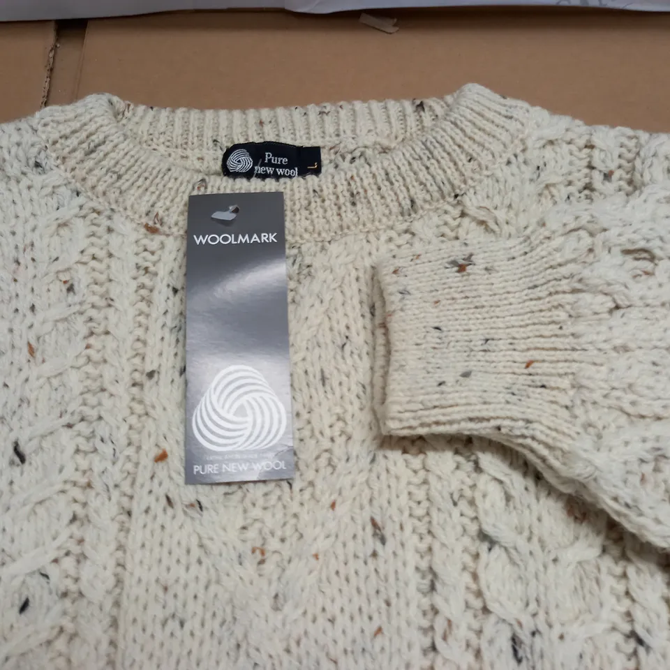 LOT OF 10 AS NEW PURE NEW WOOL KNITTED CREW JUMPERS IN ECRU - ALL L