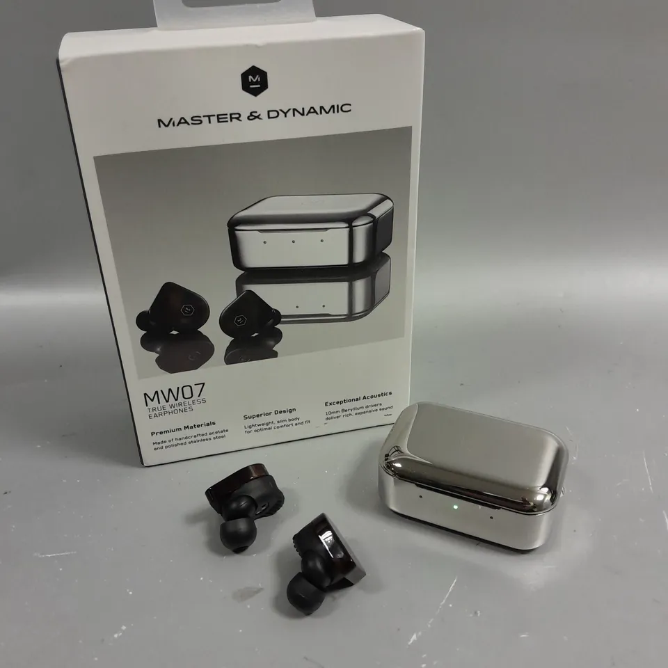 BOXED MASTER & DYNAMIC MW07 TRUE WIRELESS EARPHONES