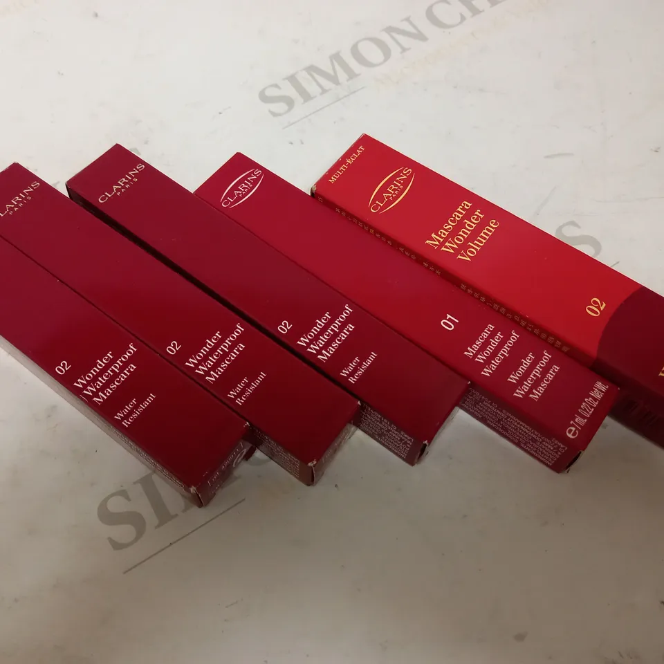 LOT OF APPROXIMATELY 50 CLARINS MASCARA IN ASSORTED COLOURS