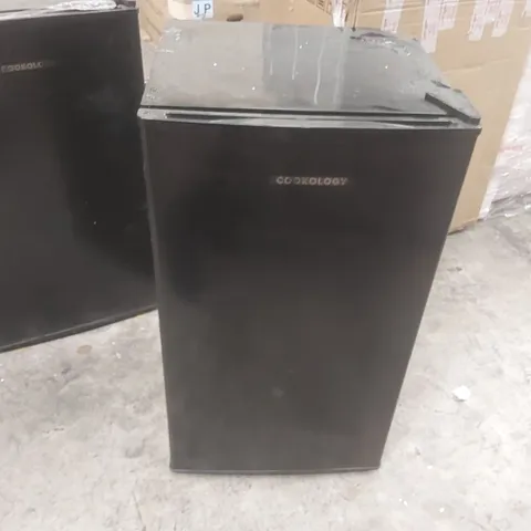 COOKOLOGY UCIF93BK/E 93L FREESTANDING UNDER COUNTER FRIDGE WITH CHILLER BOX – BLACK