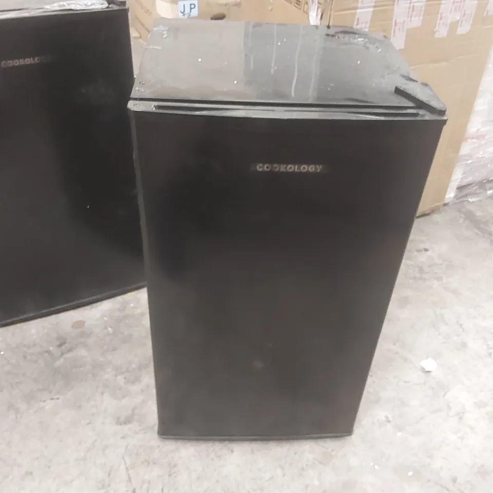 COOKOLOGY UCIF93BK/E 93L FREESTANDING UNDER COUNTER FRIDGE WITH CHILLER BOX – BLACK