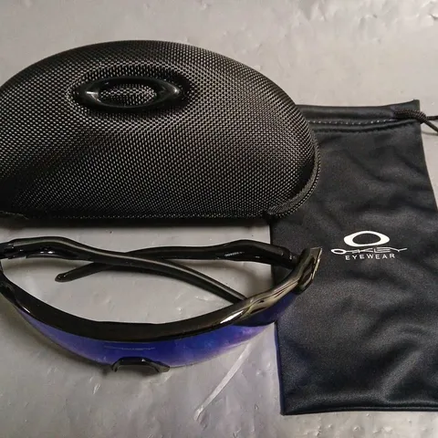 PAIR OF OAKLEY SPORTS STYLE GLASSES