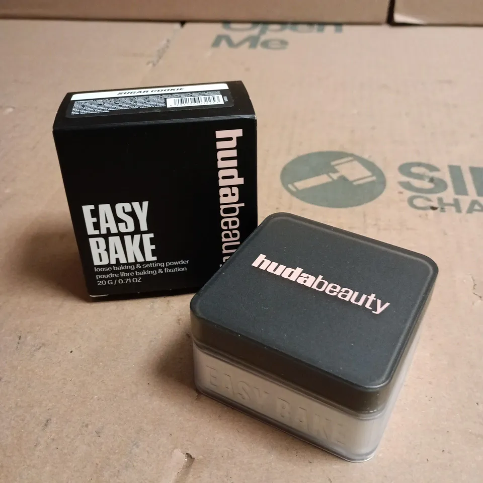 HUDA BEAUTY EASY BAKE LOOSE BAKING POWDER – SUGAR COOKIE (20 G)