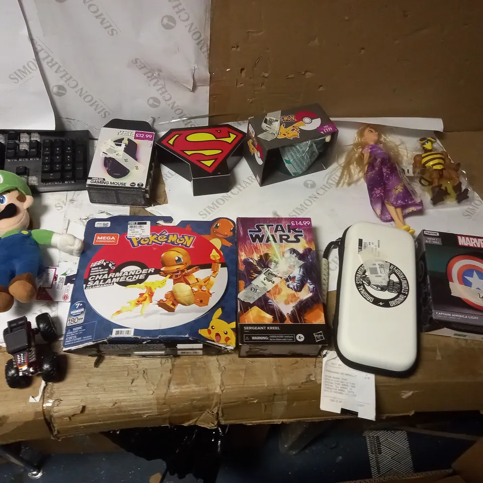 LOT OF APPROXIMETLY 25 TOYS TO INCLUDE WIRELESS GAMING MOUSE, YOSHI PLUSH, AND POKEMON CHARMANDER SALAMECHE ETC.