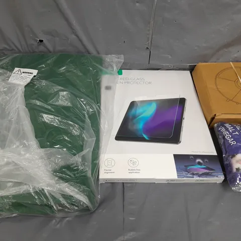 APROXIMATELY 15 ASSORTED HOUSEHOLD ITEMS TO INCLUDE SMALL PILLOWS , SCREEN PROTECTORS , WALLPAPER , ETC