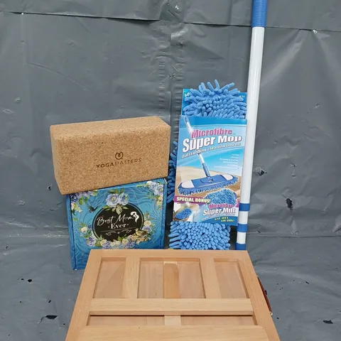 APPROXIMATELY 15 ASSORTED HOUSEHOLD ITEMS TO INCLUDE MICROFIBRE SUPER MOP, YOGA MATTRESS BLOCK, BEST MUM EVER GIFTSET, ETC