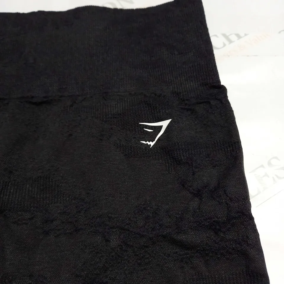 GYMSHARK WORKOUT SHORTS SIZE M