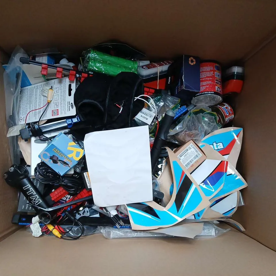 BOX OF ASSORTED CAR ITEMS TO INCLUDE - TOOLS - STICKERS - LIGHT S- CABLES / COLLECTION ONLY 