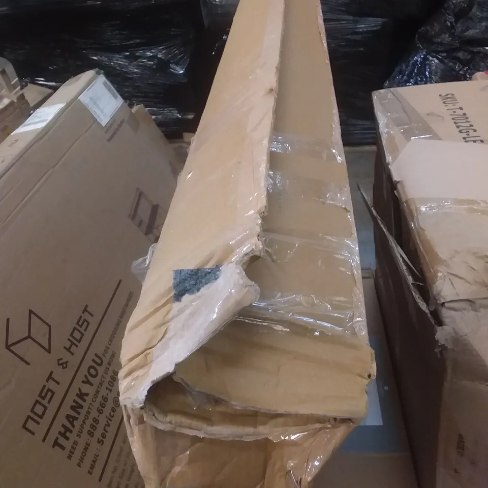 BOXED SAVANNAH DINING TABLE - LIGHT WOOD GRAIN 