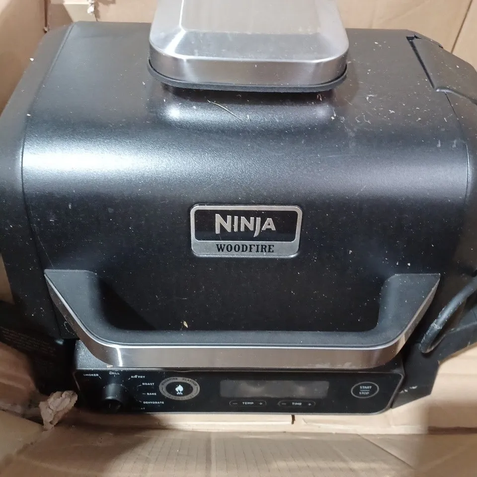 BOXED NINJA WOODFIRE ELECTRIC BBQ GRILL & SMOKER OG701UKQ