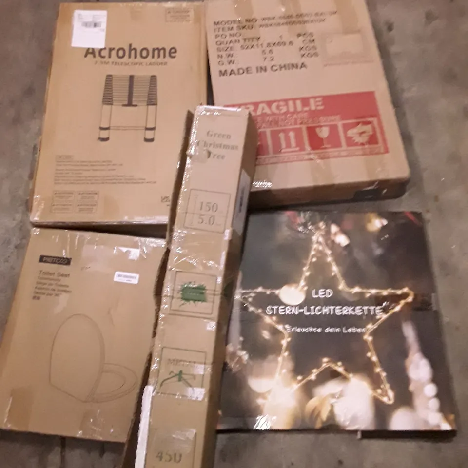 PALLET OF ASSORTED PRODUCTS INCLUDING 2.9M TELESCOPIC LADDER, TOILET SEAT, GREEN CHRISTMAS TREE, LED STAR LIGHT, SMART MIRROR