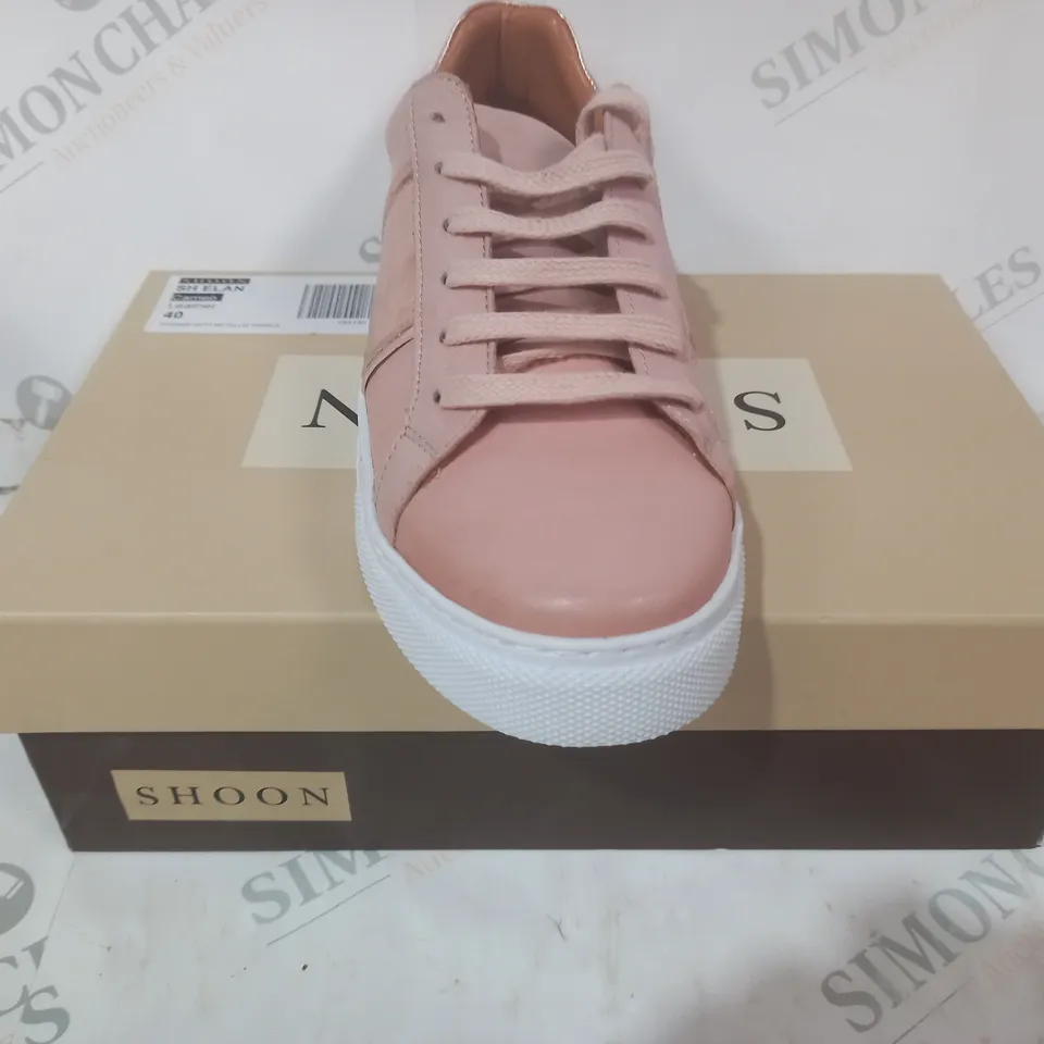 BOXED PAIR OF SHOON LACE UP TRAINERS IN PINK/METALLIC ROSE GOLD SIZE 7