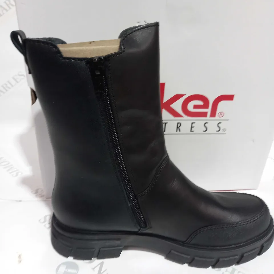 RIEKER CHELSEA BOOT IN BLACK SIZE 6