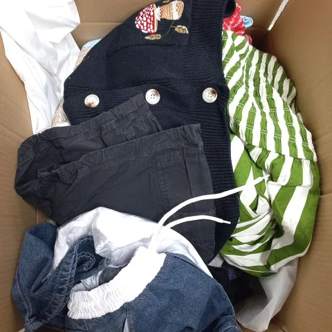 LARGE BOX OF ASSORTED CLOTHING TO INCLUDE - JEANS - TOPS SORTS - JUMPERS 