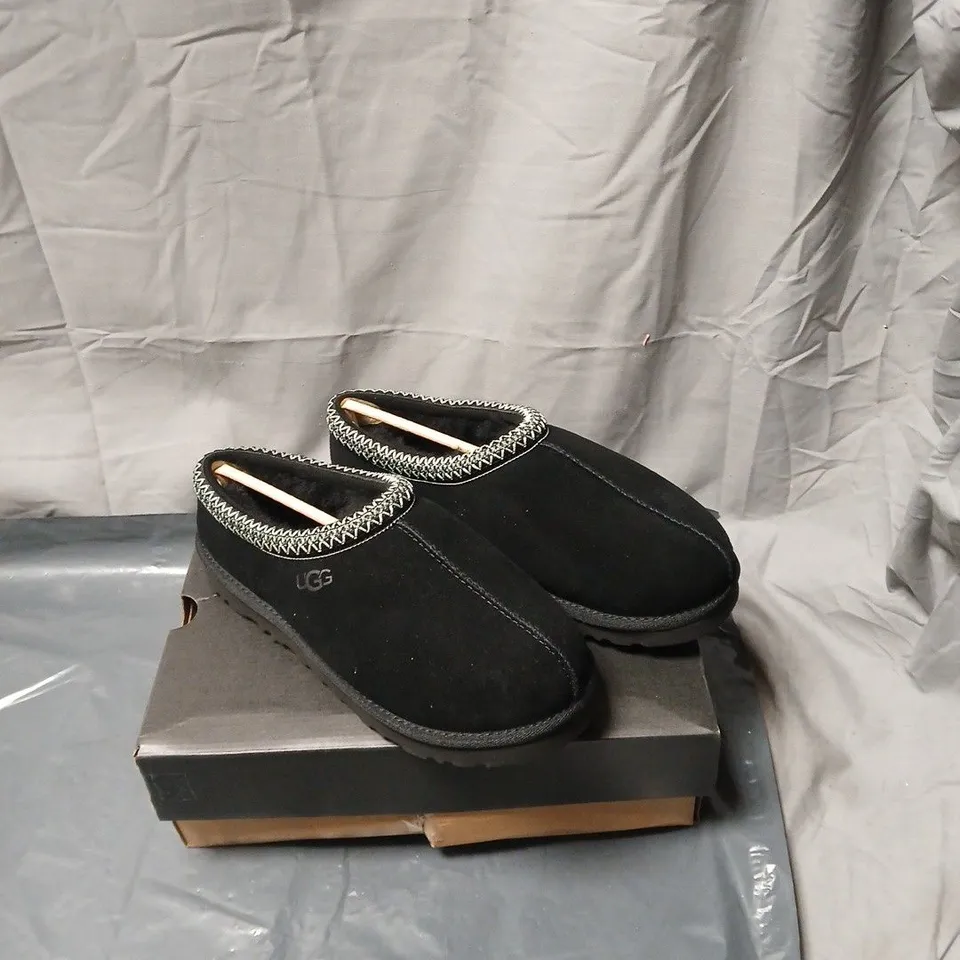 UGG BLACK SUEDE SLIPPERS WITH WHIPSTITCH TRIM UK SIZE 8