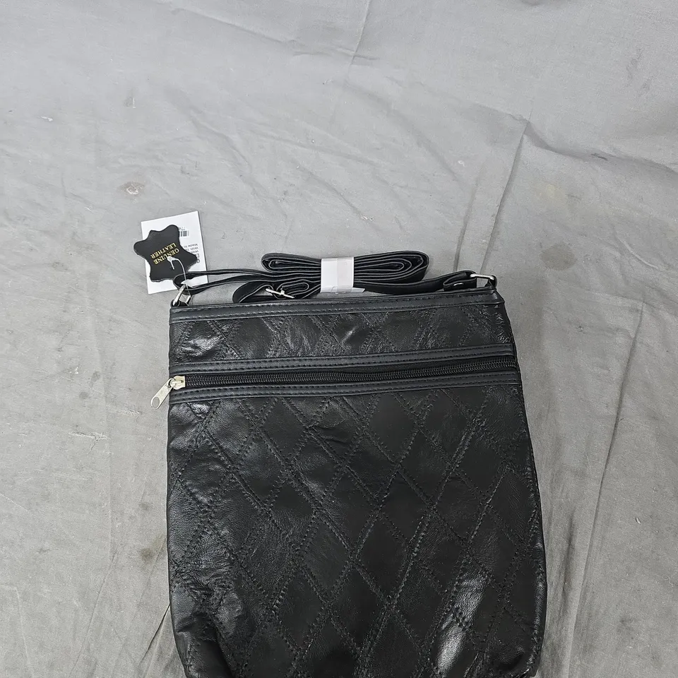 BLACK QUILTED CROSSBODY BAG WITH FRONT ZIP POCKET 