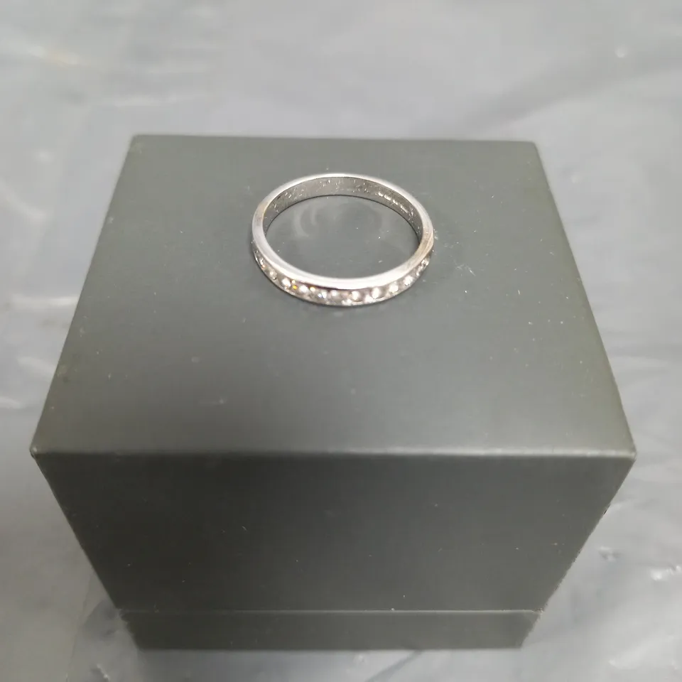 SILVER RING WITH STONES 