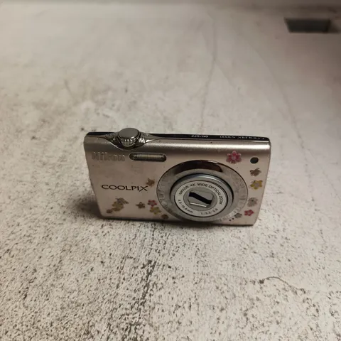 NIKON COOLPIX COMPACT DIGITAL CAMERA